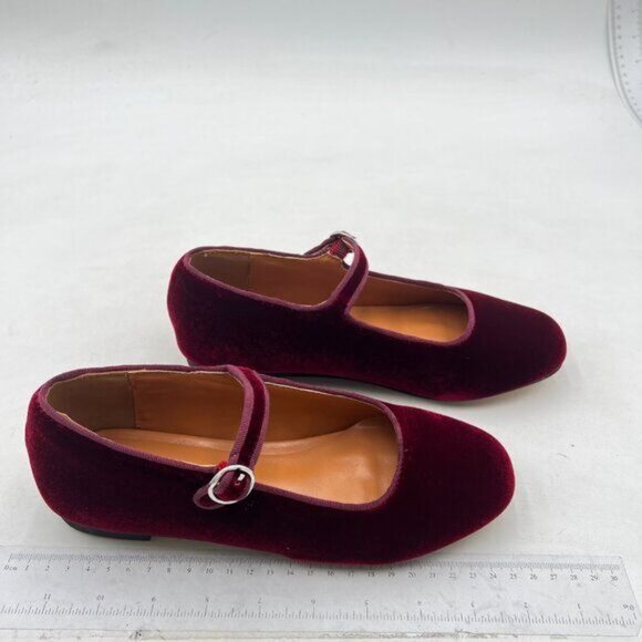 Elegant Burgundy Flats - Picture 4 of 7